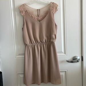 Forever 21 Women’s Blush Tan Short Sleeve Dress w/ Lace Shoulder and Back - Med